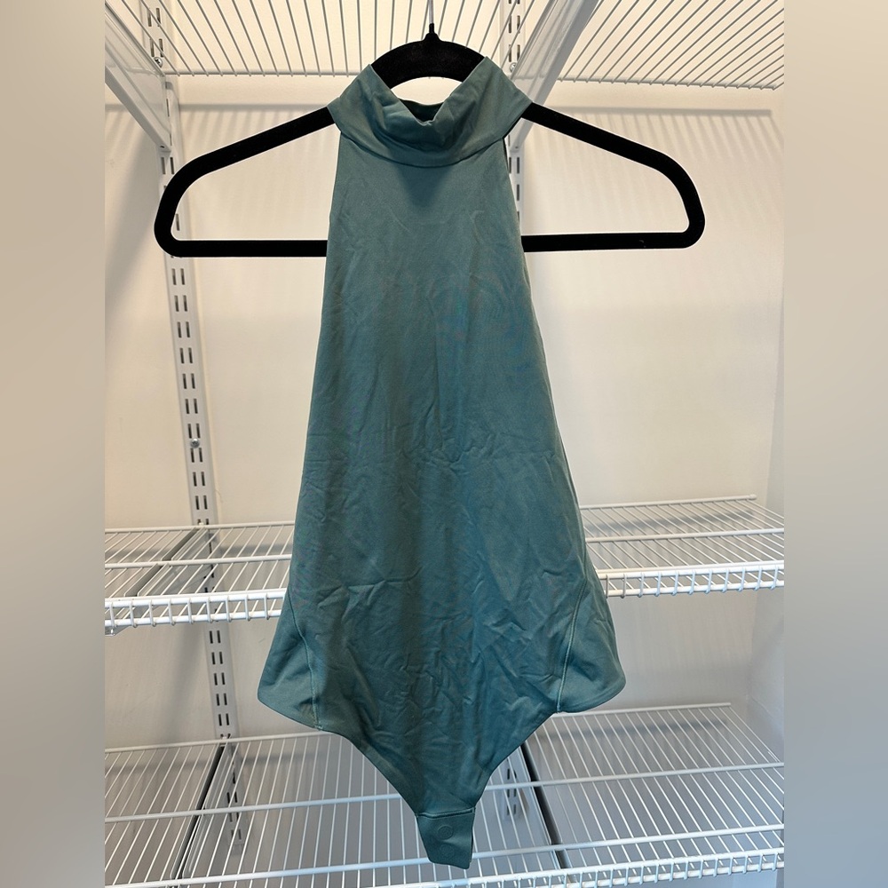 Lululemon Wundermost Nulu Sleeveless Bodysuit in forest green, size medium